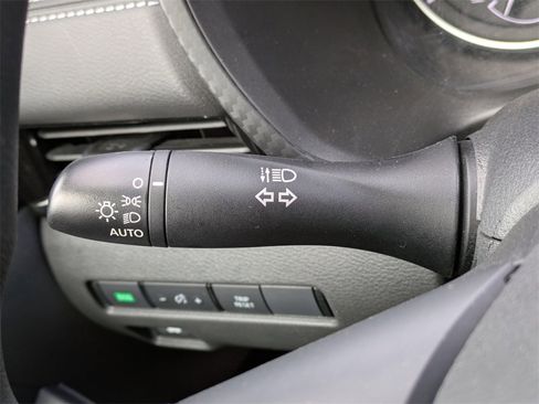 Used 2025 Nissan Sentra SV image 34