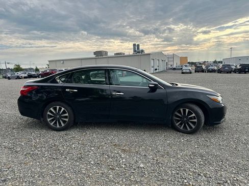 Used 2017 Nissan Altima 2.5 SL w/ 2.5 Technology Package FWD image 12