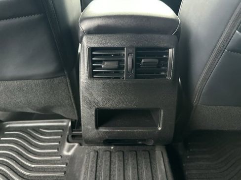 Used 2024 Mitsubishi Outlander SE image 15