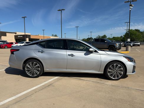 Used 2023 Nissan Altima 2.5 SL AWD/4WD image 6