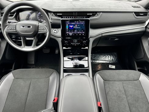 New 2025 Jeep Grand Cherokee Altitude image 13