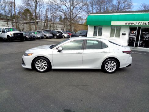 Used 2022 Toyota Camry LE image 2