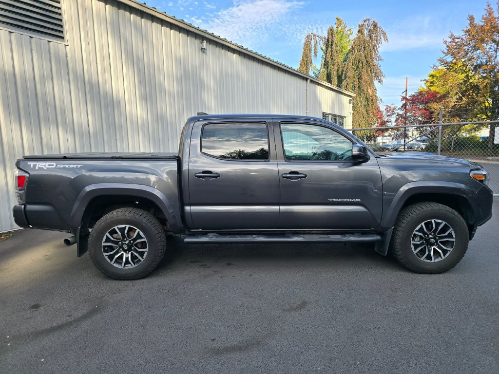Used 2020 Toyota Tacoma TRD Sport w/ Technology Package RWD image 3