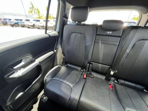Used 2025 Mercedes-Benz GLB 250 4MATIC image 40
