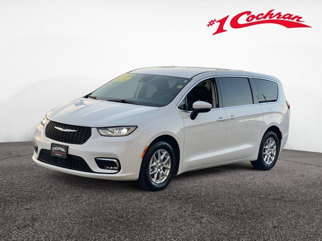 Used 2023 Chrysler Pacifica Touring-L FWD image 34