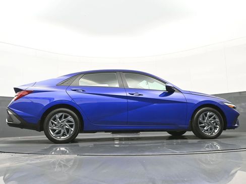 Certified 2024 Hyundai Elantra Blue image 43