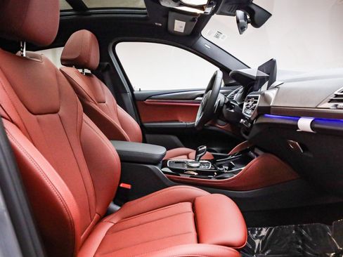 Used 2025 BMW X4 xDrive30i w/ Premium Package image 17