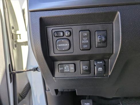 Used 2018 Toyota Tundra Platinum image 14