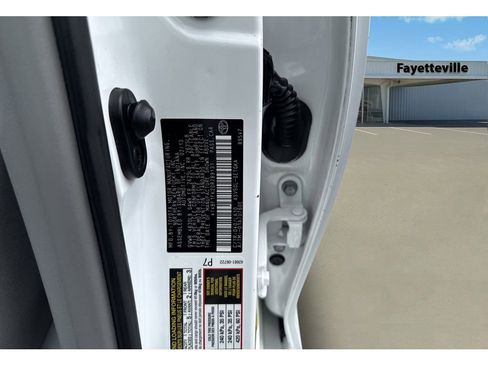 Used 2013 Toyota Camry XLE w/ Leather Pkg image 30