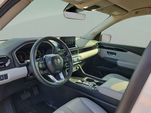 Used 2025 Honda Pilot EX-L image 8