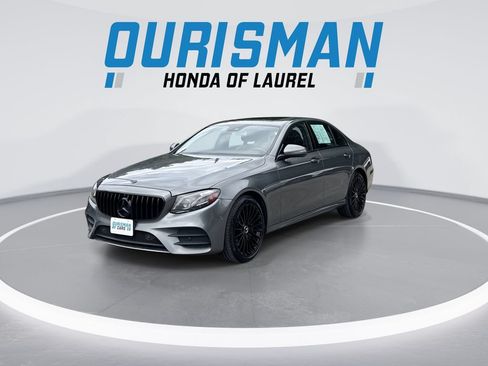 Used 2017 Mercedes-Benz E 300 4MATIC image 4