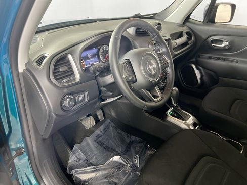 Used 2022 Jeep Renegade Latitude w/ Convenience Group AWD/4WD image 9