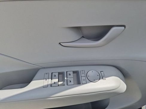 Used 2025 Hyundai Kona SEL FWD image 13