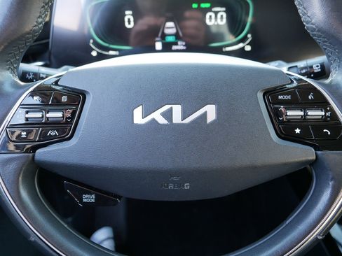 Certified 2023 Kia Niro EX image 25