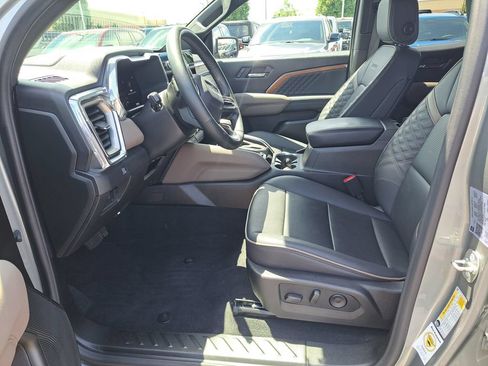 Used 2025 GMC Canyon Denali AWD/4WD image 13