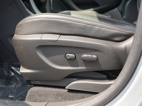 Used 2019 Chevrolet Trax LT w/ LT Convenience Package FWD image 15