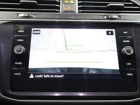 Used 2023 Volkswagen Tiguan SE R-Line image 25