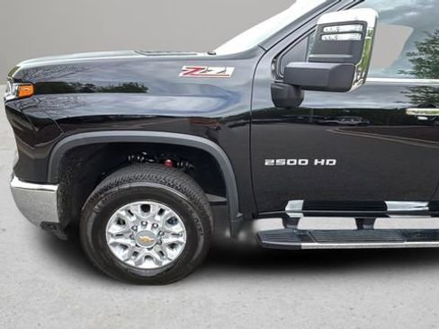 Used 2024 Chevrolet Silverado 2500 LTZ w/ LTZ Premium Package image 17