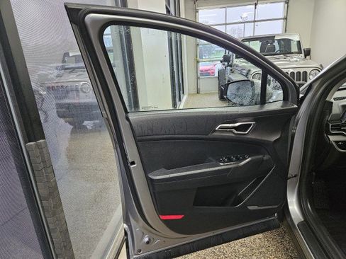 Used 2023 Kia Sportage LX image 18