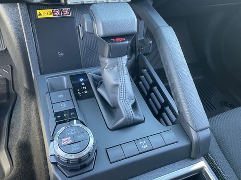 Used 2025 Toyota 4Runner TRD Off-Road image 22