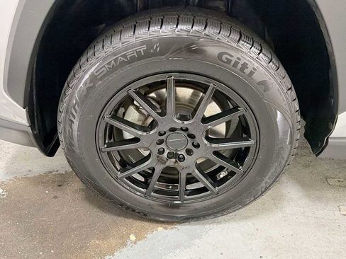 Certified 2019 Toyota RAV4 XLE AWD/4WD image 10