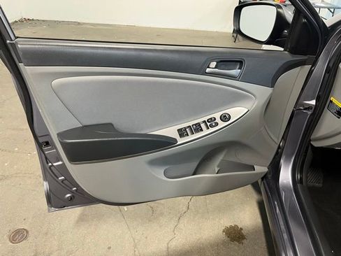Used 2016 Hyundai Accent SE FWD image 24