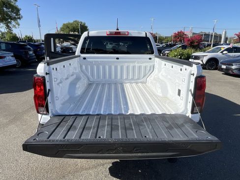 Used 2023 Chevrolet Colorado W/T RWD image 22