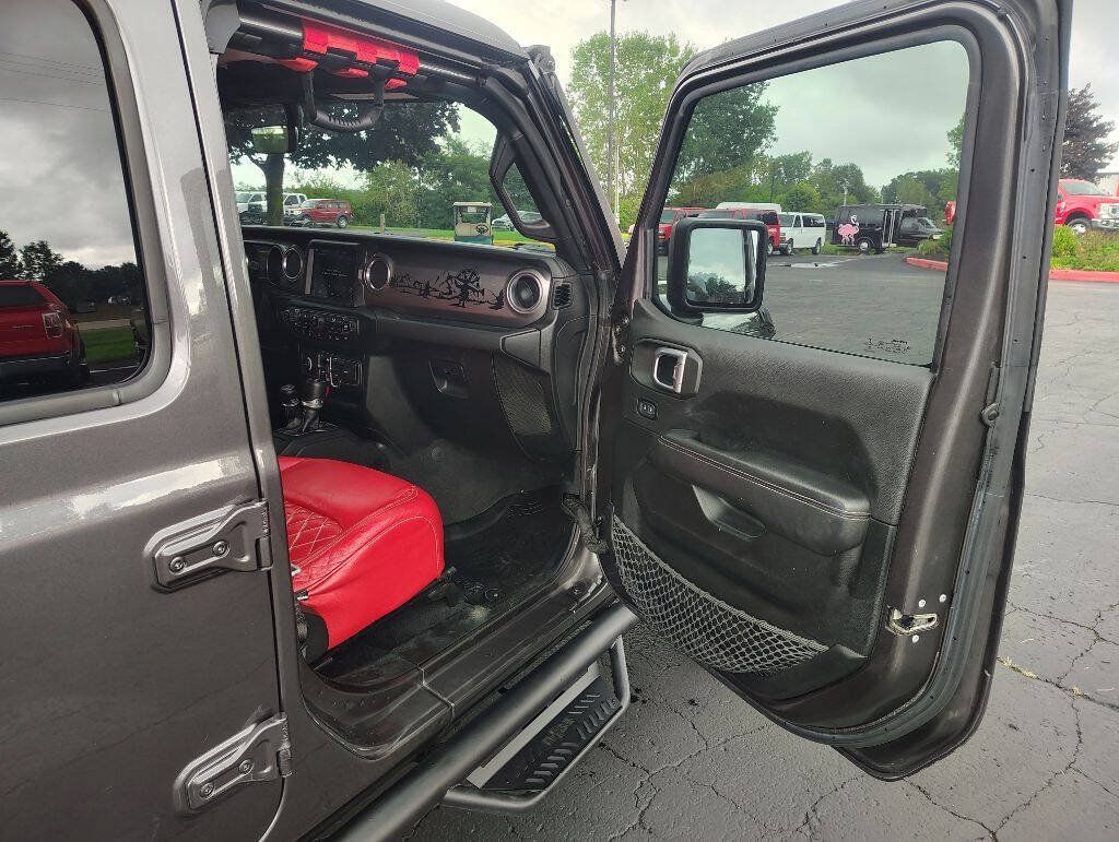 Used 2021 Jeep Wrangler Unlimited Sahara AWD/4WD image 35