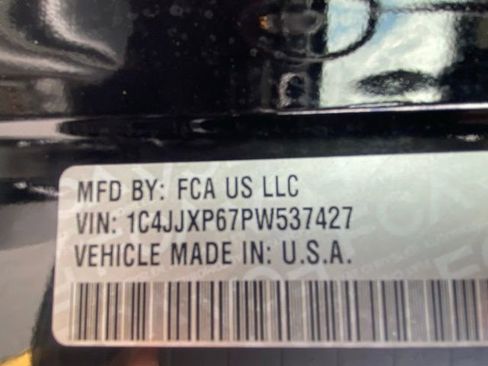 Used 2023 Jeep Wrangler Unlimited Sahara w/ Cold Weather Group image 27