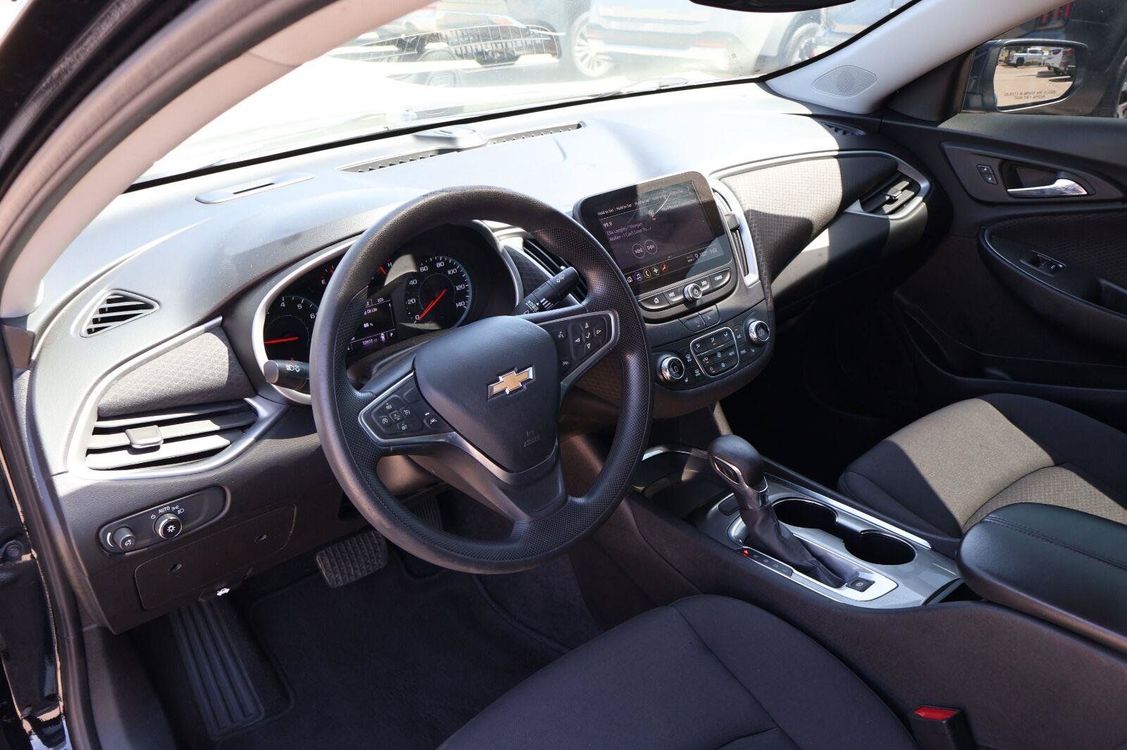 Used 2023 Chevrolet Malibu LT FWD image 16