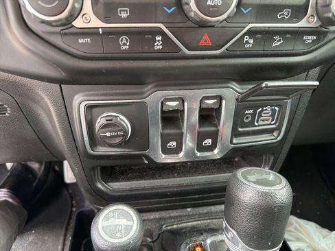 Used 2021 Jeep Wrangler Sport AWD/4WD image 22