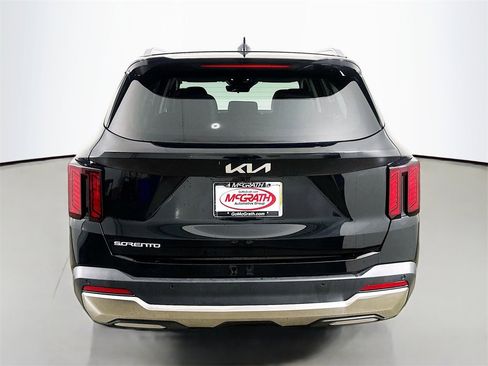 Certified 2025 Kia Sorento S w/ Panoramic Sunroof Package image 18