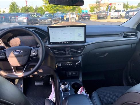 Used 2025 Ford Escape SE FWD image 10