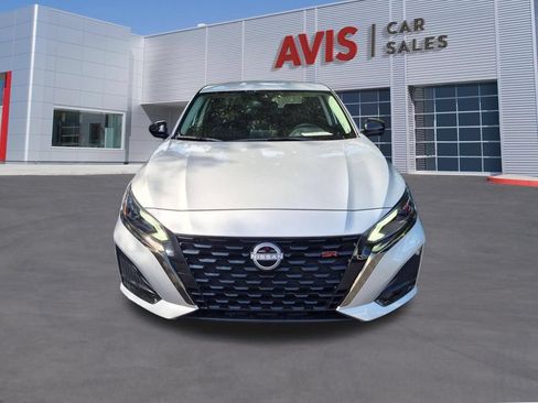 Used 2025 Nissan Altima 2.5 SR FWD image 2