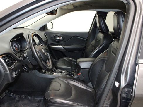 Used 2019 Jeep Cherokee Limited image 10