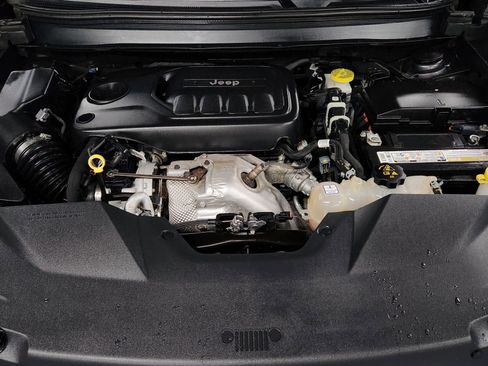 Used 2019 Jeep Cherokee Latitude Plus w/ Cold Weather Group image 47