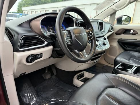 Used 2020 Chrysler Voyager Lxi FWD image 17