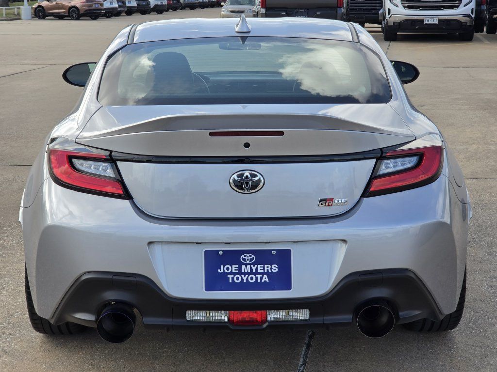 Used 2025 Toyota GR86 Premium w/ ALL Weather Mat Package (TMS) RWD image 8