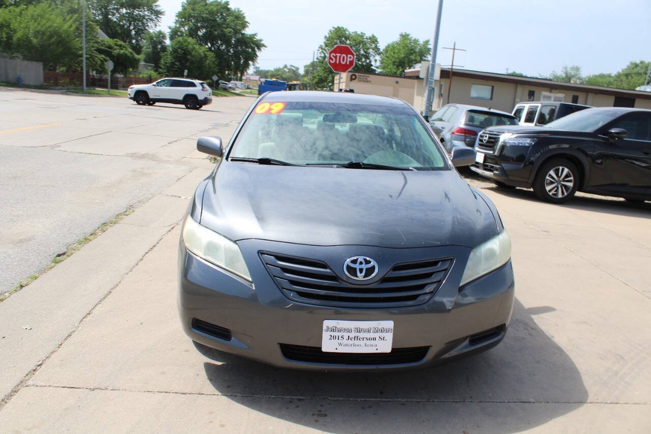 Used 2009 Toyota Camry LE FWD image 3