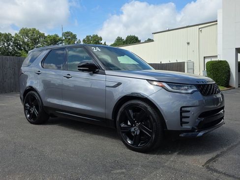 Used 2024 Land Rover Discovery Dynamic SE AWD/4WD image 7