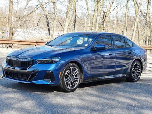 Used 2024 BMW 530i w/ M Sport Package image 2