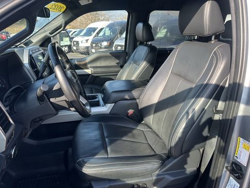 Used 2022 Ford F350 Lariat w/ Black Appearance Package image 9
