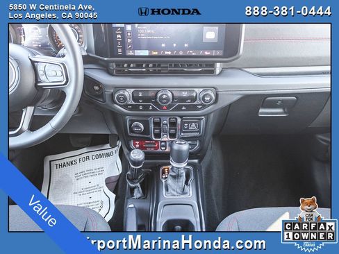 Used 2025 Jeep Wrangler Unlimited Rubicon AWD/4WD image 2