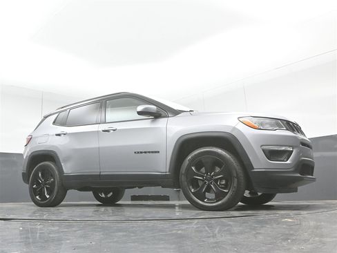 Used 2018 Jeep Compass Latitude w/ Popular Equipment Group image 31
