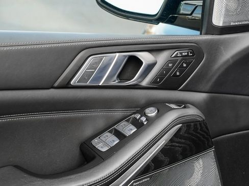 Used 2022 BMW X7 M50i image 10