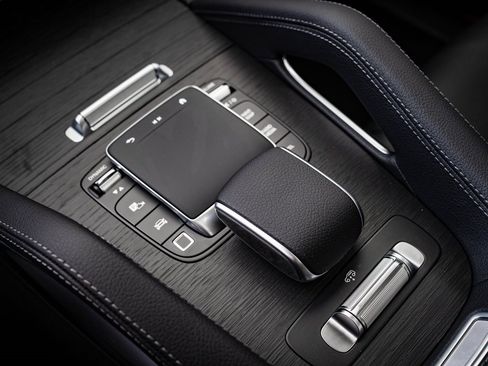 New 2026 Mercedes-Benz GLS 450 4MATIC image 23