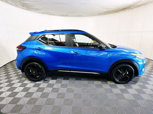 Used 2023 Nissan Kicks SR w/ SR Premium Package FWD image 2