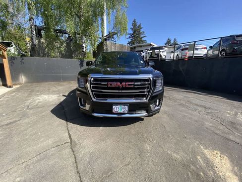 Used 2023 GMC Yukon SLT w/ SLT Premium Package AWD/4WD image 9