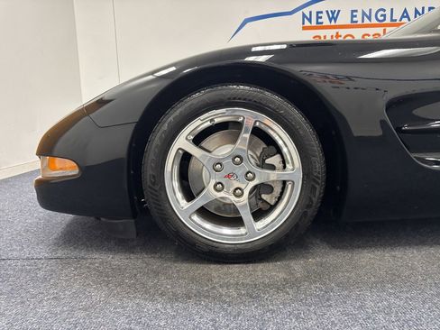Used 2003 Chevrolet Corvette Coupe w/ Preferred Equipment Group RWD image 23