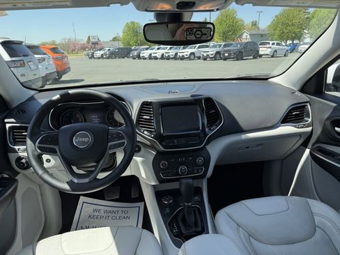 Used 2019 Jeep Cherokee Limited AWD/4WD image 18